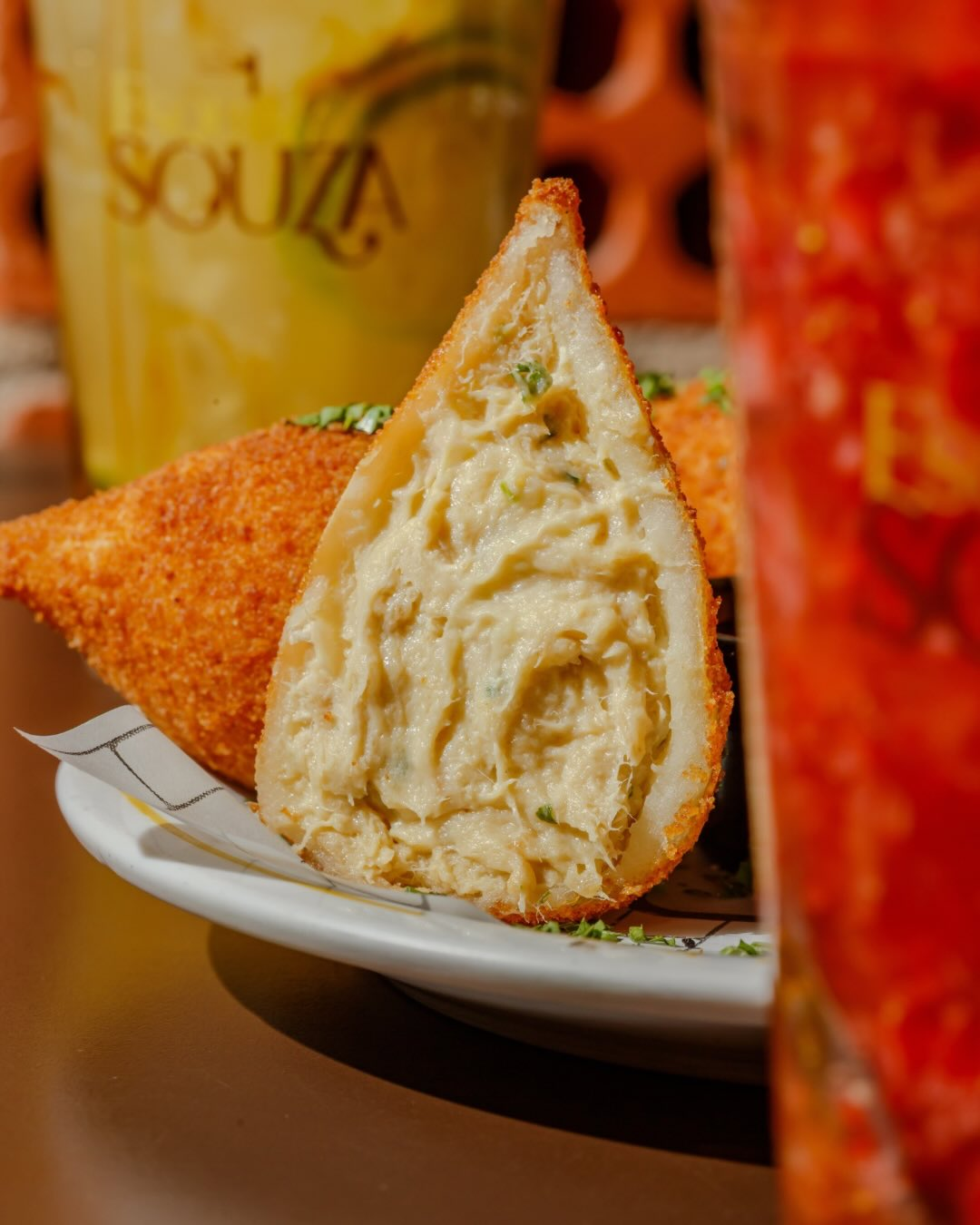 Coxinha e caipirinhas do Esquina do Souza