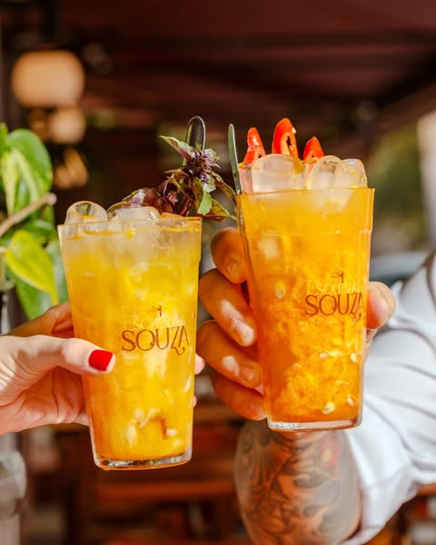 Brinde com caipirinhas no Esquina do Souza